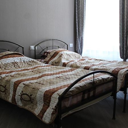 Guest House On Gia Abesadze Street Тбилиси Екстериор снимка