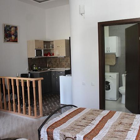 Guest House On Gia Abesadze Street Тбилиси Екстериор снимка