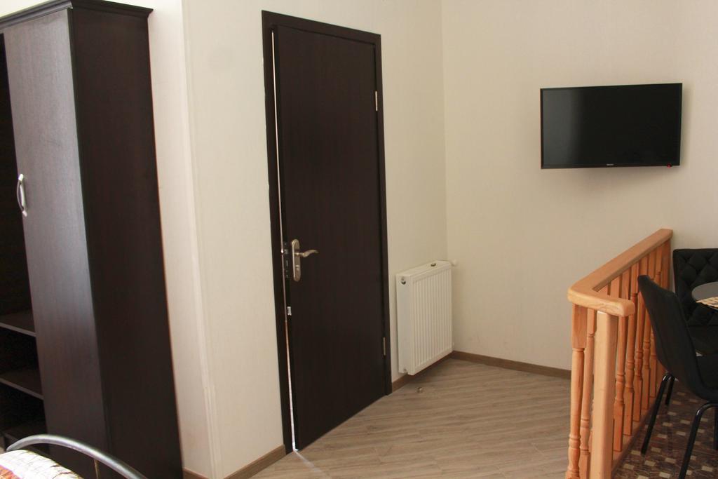 Guest House On Gia Abesadze Street Тбилиси Екстериор снимка