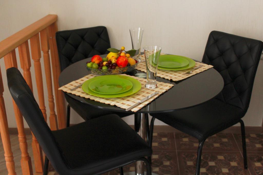 Guest House On Gia Abesadze Street Тбилиси Екстериор снимка