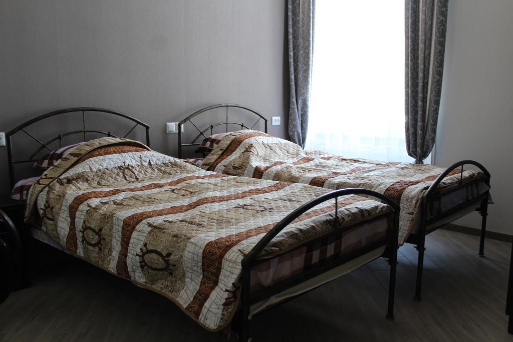 Guest House On Gia Abesadze Street Тбилиси Екстериор снимка